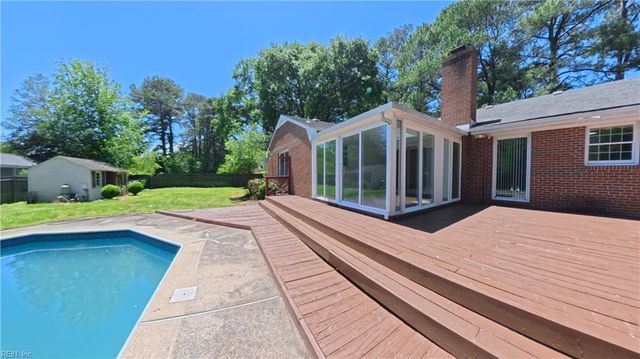 2912 Sterling Point DR, Portsmouth, VA 23703