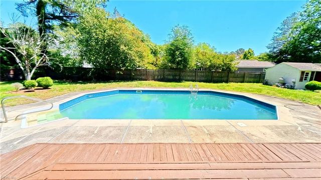 2912 Sterling Point DR, Portsmouth, VA 23703