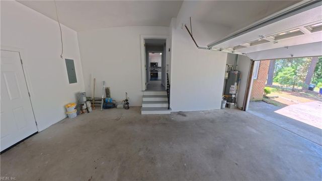 2912 Sterling Point DR, Portsmouth, VA 23703