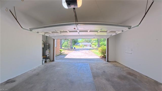 2912 Sterling Point DR, Portsmouth, VA 23703