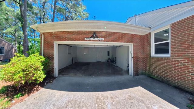 2912 Sterling Point DR, Portsmouth, VA 23703
