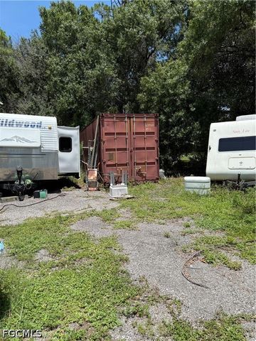 1325 Laurel DR, North Fort Myers, FL 33917