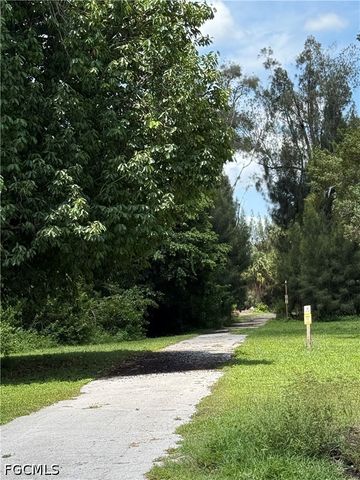 1325 Laurel DR, North Fort Myers, FL 33917