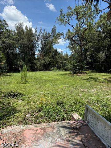 1325 Laurel DR, North Fort Myers, FL 33917