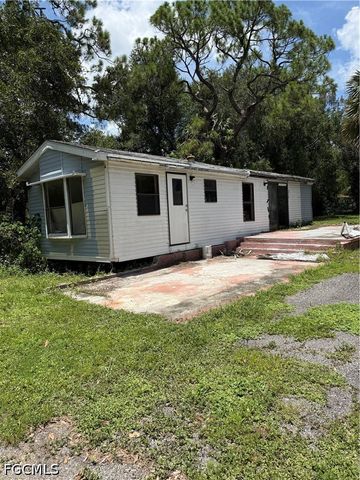1325 Laurel DR, North Fort Myers, FL 33917
