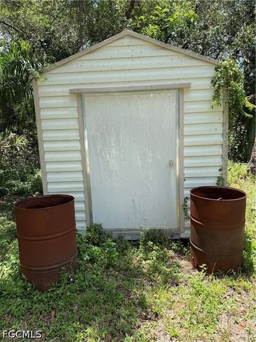 1325 Laurel DR, North Fort Myers, FL 33917