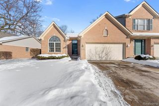 23664 W Lake Circle, Brownstown, MI 48183