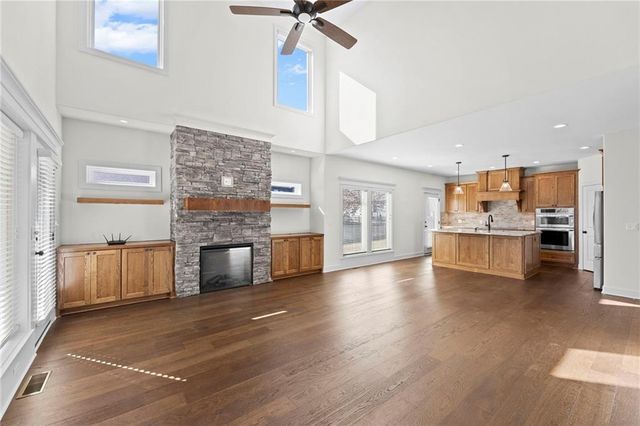 21025 W 225th Terrace, Spring Hill, KS 66083