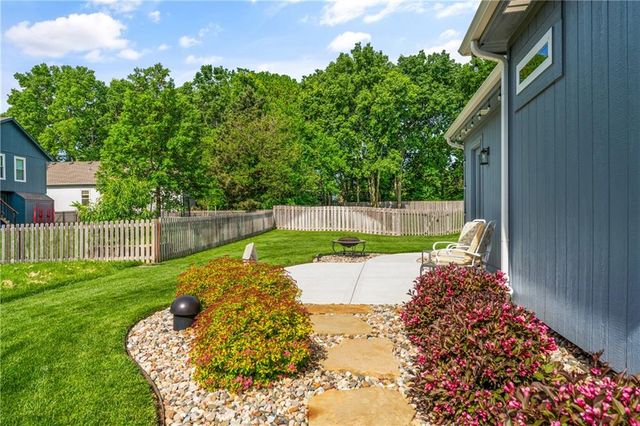 21025 W 225th Terrace, Spring Hill, KS 66083