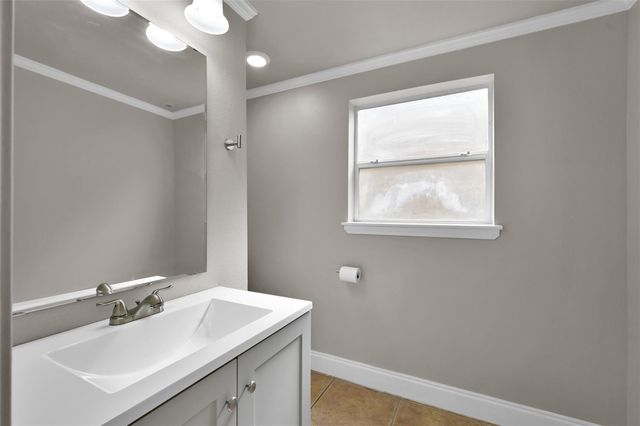 100 Harbour Town Drive, Montgomery, TX 77356