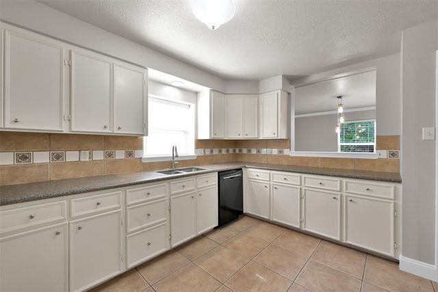 100 Harbour Town Drive, Montgomery, TX 77356