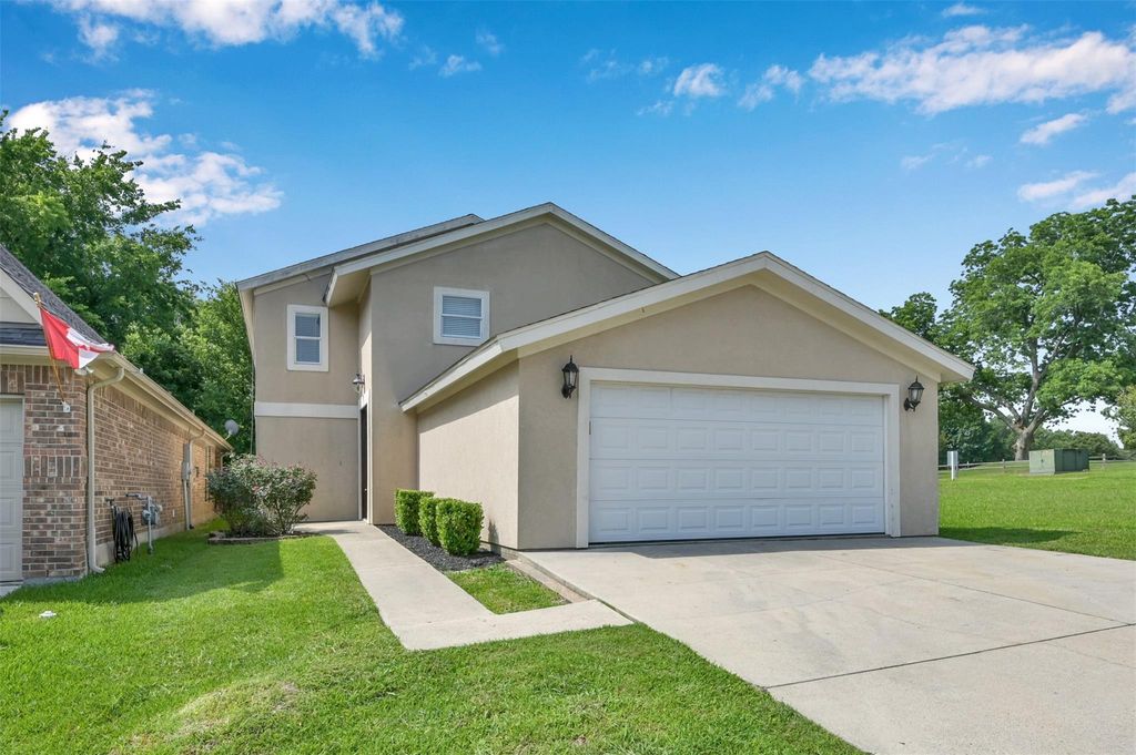 100 Harbour Town Drive, Montgomery, TX 77356