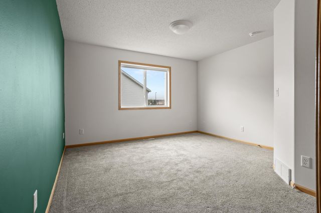 1113 39th Avenue S, Moorhead, MN 56560
