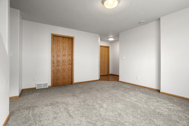1113 39th Avenue S, Moorhead, MN 56560