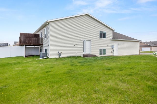 1113 39th Avenue S, Moorhead, MN 56560