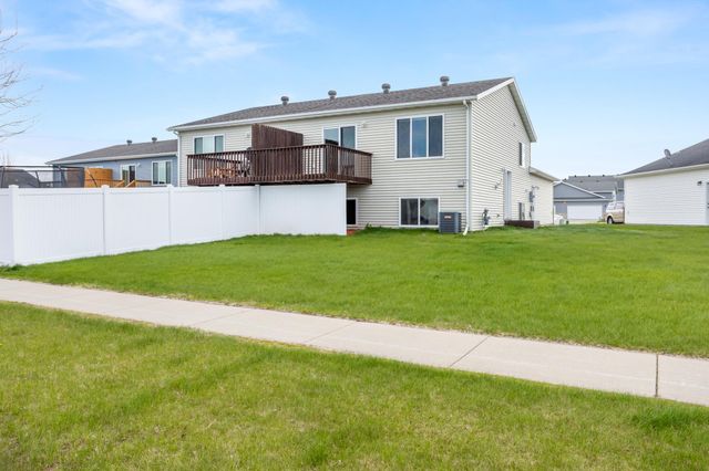1113 39th Avenue S, Moorhead, MN 56560