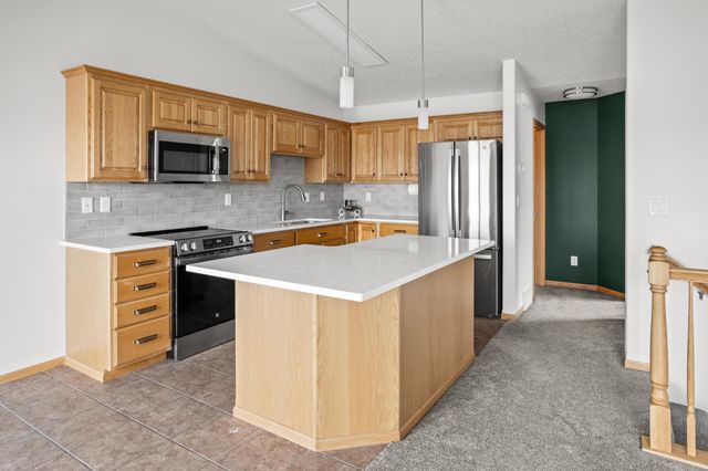 1113 39th Avenue S, Moorhead, MN 56560