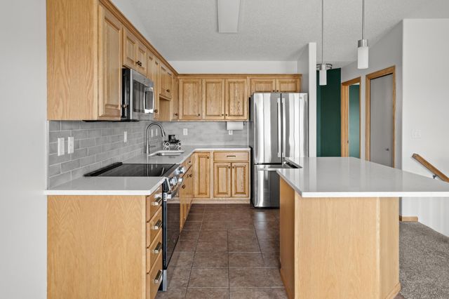 1113 39th Avenue S, Moorhead, MN 56560
