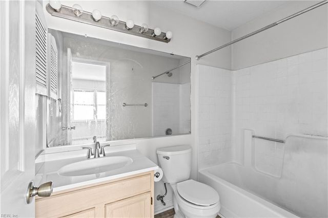 25 Hollis Wood DR, Hampton, VA 23666
