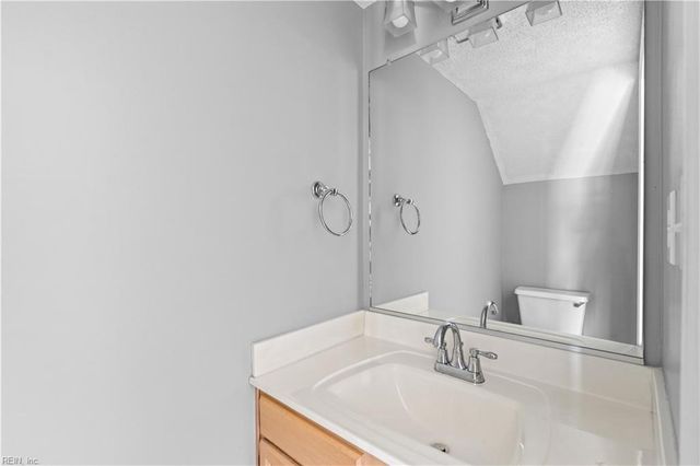 25 Hollis Wood DR, Hampton, VA 23666