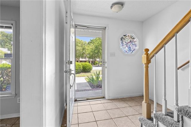 25 Hollis Wood DR, Hampton, VA 23666