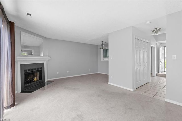 25 Hollis Wood DR, Hampton, VA 23666