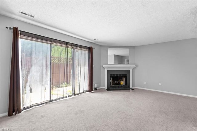 25 Hollis Wood DR, Hampton, VA 23666