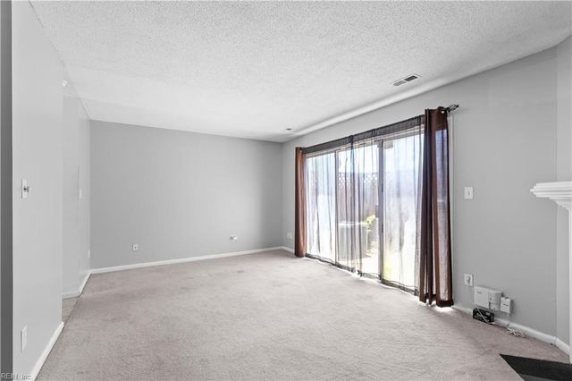 25 Hollis Wood DR, Hampton, VA 23666