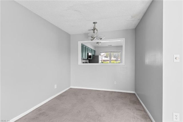 25 Hollis Wood DR, Hampton, VA 23666