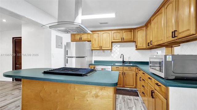 1007 N 31st Rd, Hollywood, FL 33021