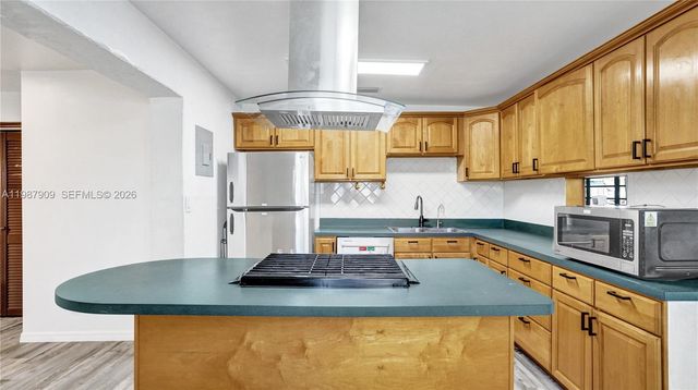 1007 N 31st Rd, Hollywood, FL 33021