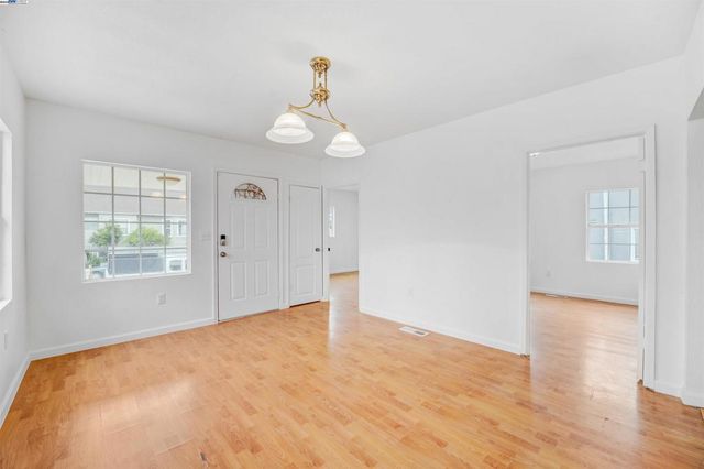 1502 56Th Ave, Oakland, CA 94621