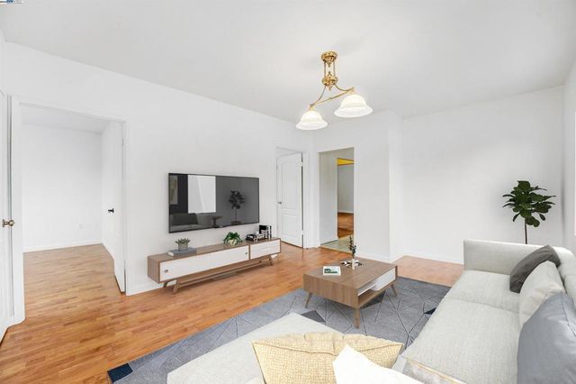 1502 56Th Ave, Oakland, CA 94621