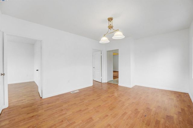 1502 56Th Ave, Oakland, CA 94621