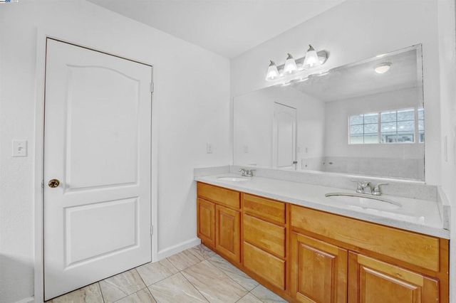 1502 56Th Ave, Oakland, CA 94621