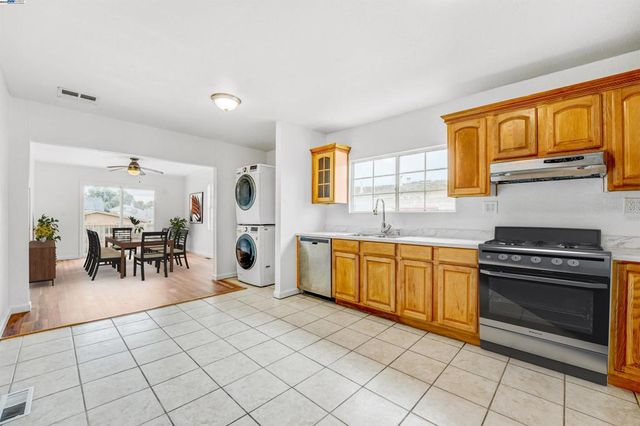 1502 56Th Ave, Oakland, CA 94621