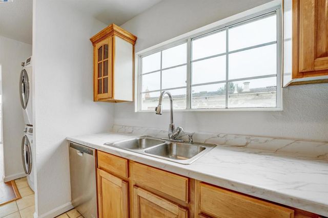 1502 56Th Ave, Oakland, CA 94621