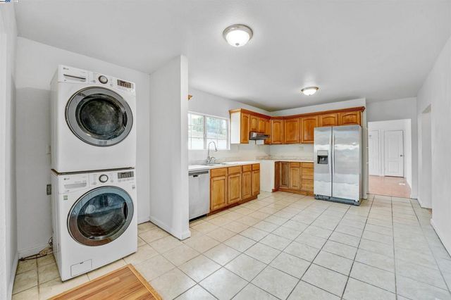 1502 56Th Ave, Oakland, CA 94621