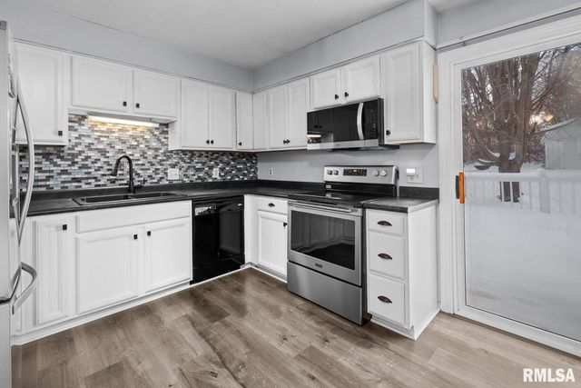 4017 W 13TH Street, Davenport, IA 52804