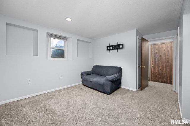 4017 W 13TH Street, Davenport, IA 52804