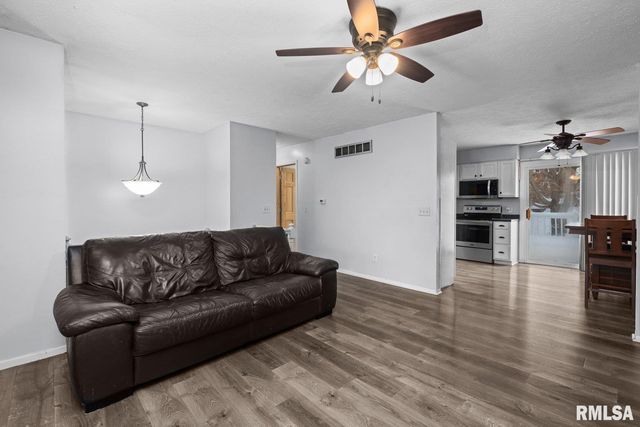 4017 W 13TH Street, Davenport, IA 52804