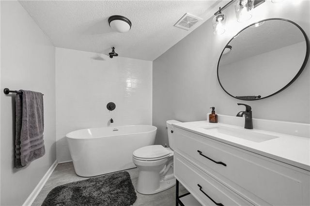 12621 CHARLOTTE Street, Kansas City, MO 64146