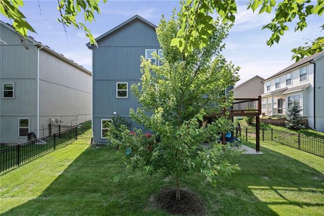 12621 CHARLOTTE Street, Kansas City, MO 64146