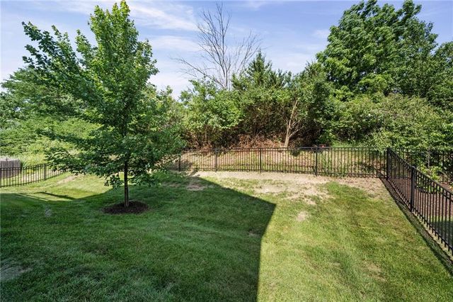 12621 CHARLOTTE Street, Kansas City, MO 64146