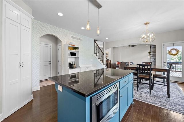 12621 CHARLOTTE Street, Kansas City, MO 64146
