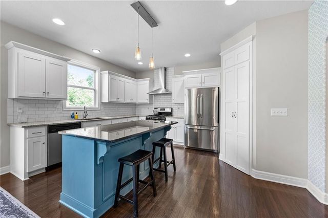 12621 CHARLOTTE Street, Kansas City, MO 64146