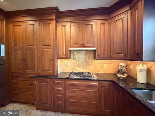 223 SUMMIT AVE, Jenkintown, PA 19046