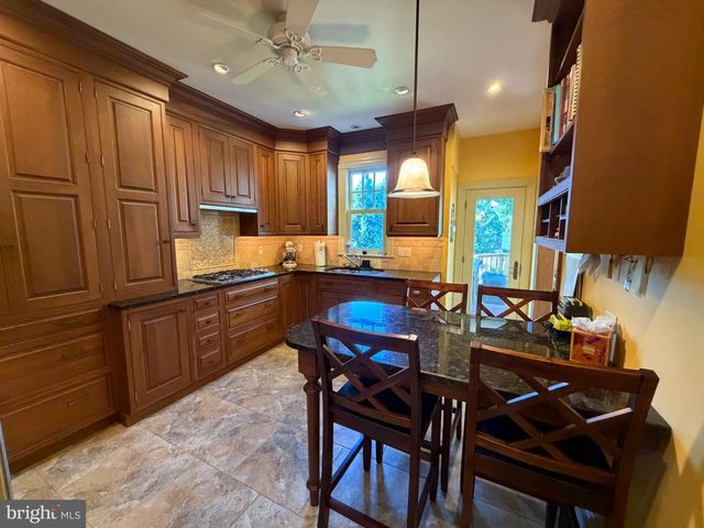 223 SUMMIT AVE, Jenkintown, PA 19046