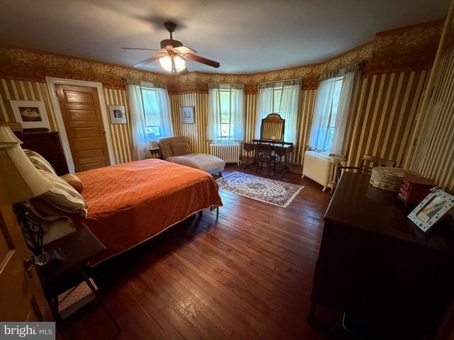 223 SUMMIT AVE, Jenkintown, PA 19046