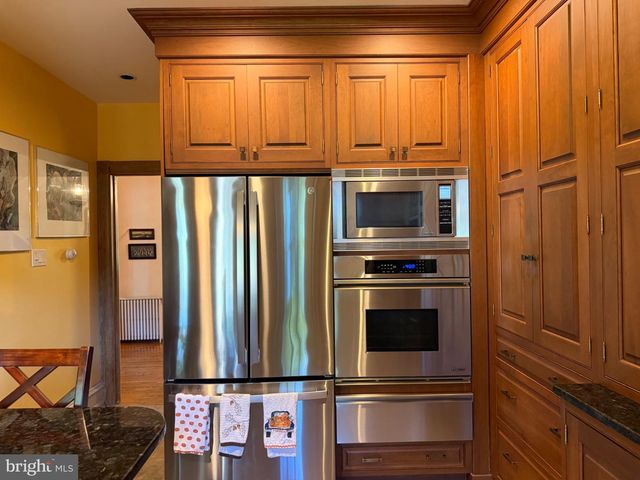 223 SUMMIT AVE, Jenkintown, PA 19046